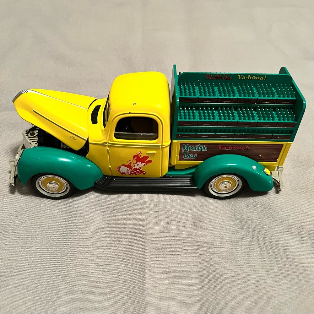 Golden Wheel Diecast 1940 Ford Bank Mountain Dew Ya-hooo! Metal Truck - Picture 5 of 11